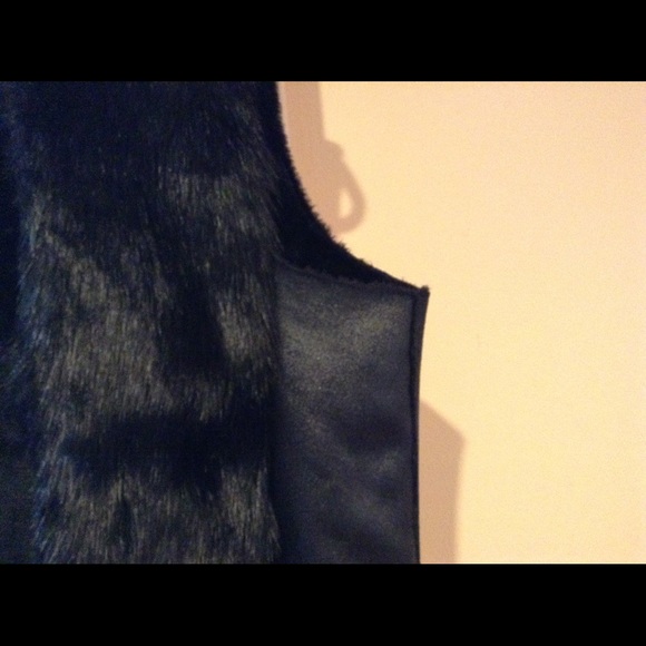 Faux shearling vest - Picture 4 of 4